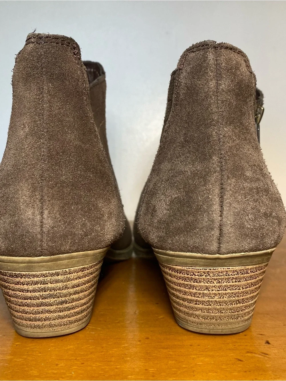 Skechers Women’s 9.5 Cooled Memory Foam Brown Ankle Boots Booties Suede Low Heel